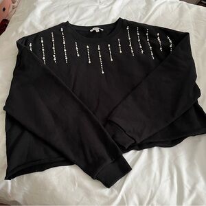NWOT FRANCESCA’S black boxy pearl cropped sweatshirt